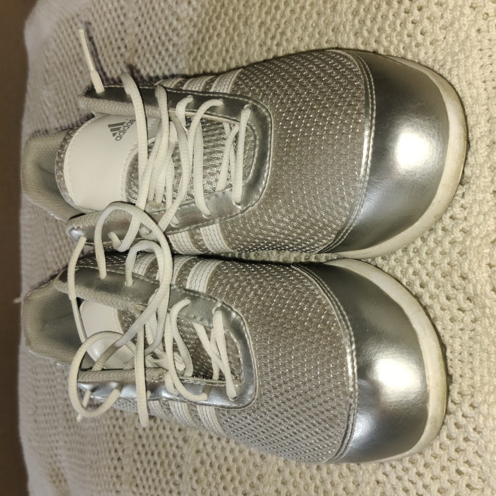Adidas women's tennis shoes size 8